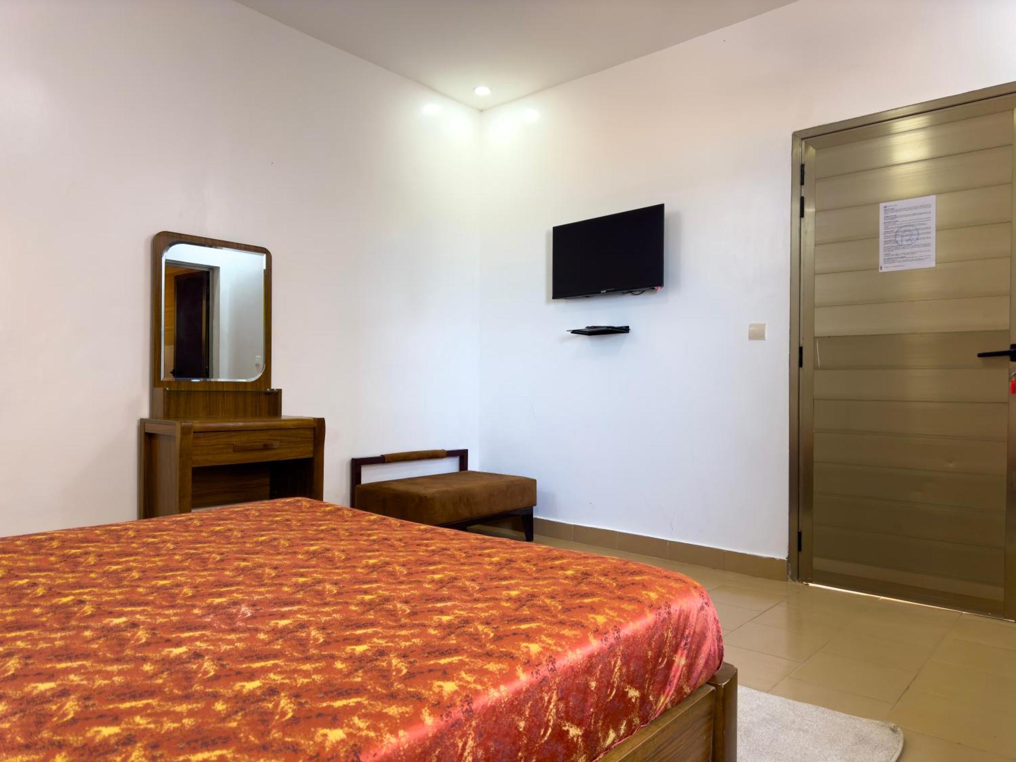 Oasis, Seaside Apartahotel